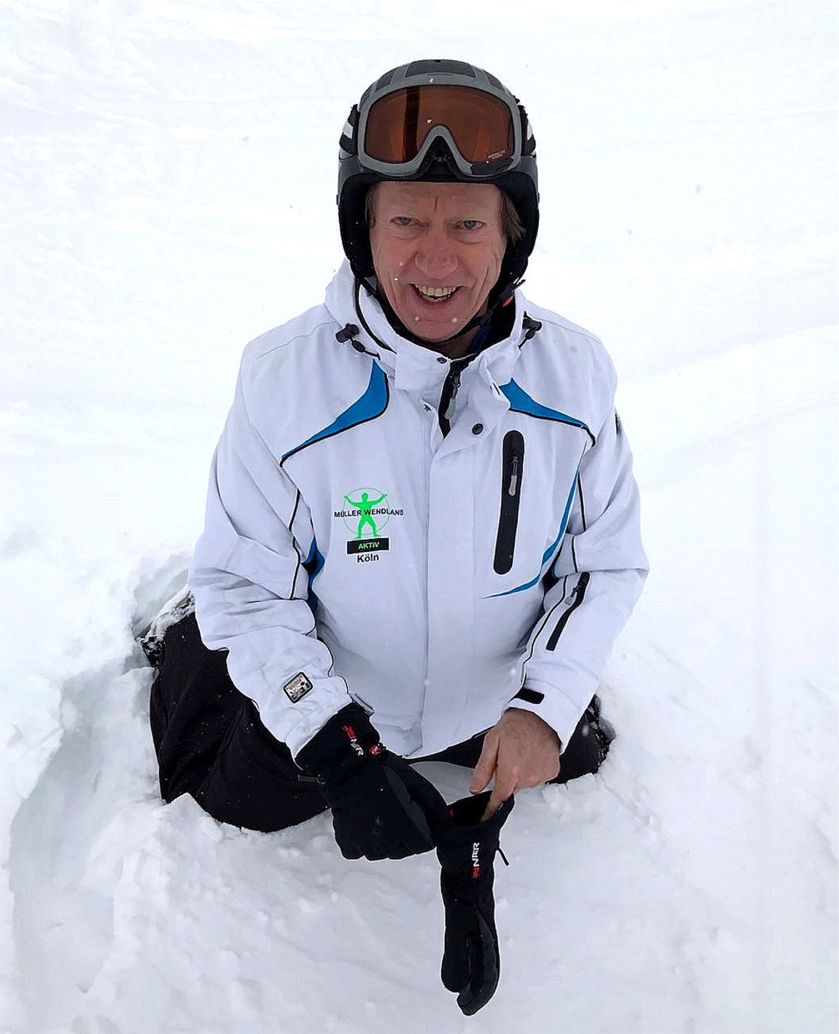 Horst im Schneehaufen